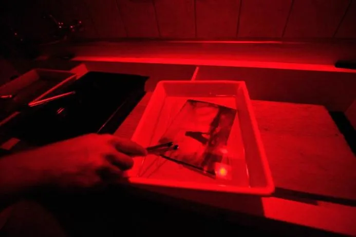 Gdzie wywołać zdjęcia na miejscu? Oto szybkie i tanie opcje dla każdego