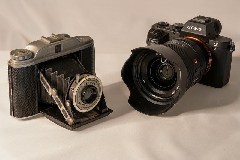 Kiedy powstał aparat fotograficzny? Kluczowe daty i wynalazcy